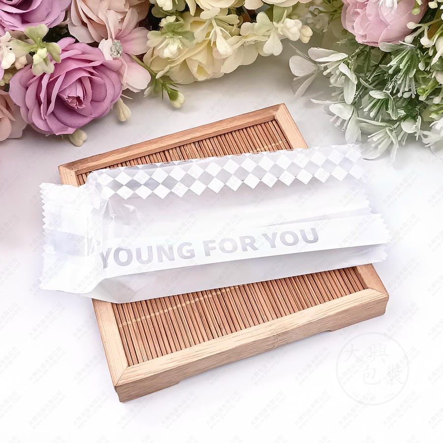 白色young for you折角袋